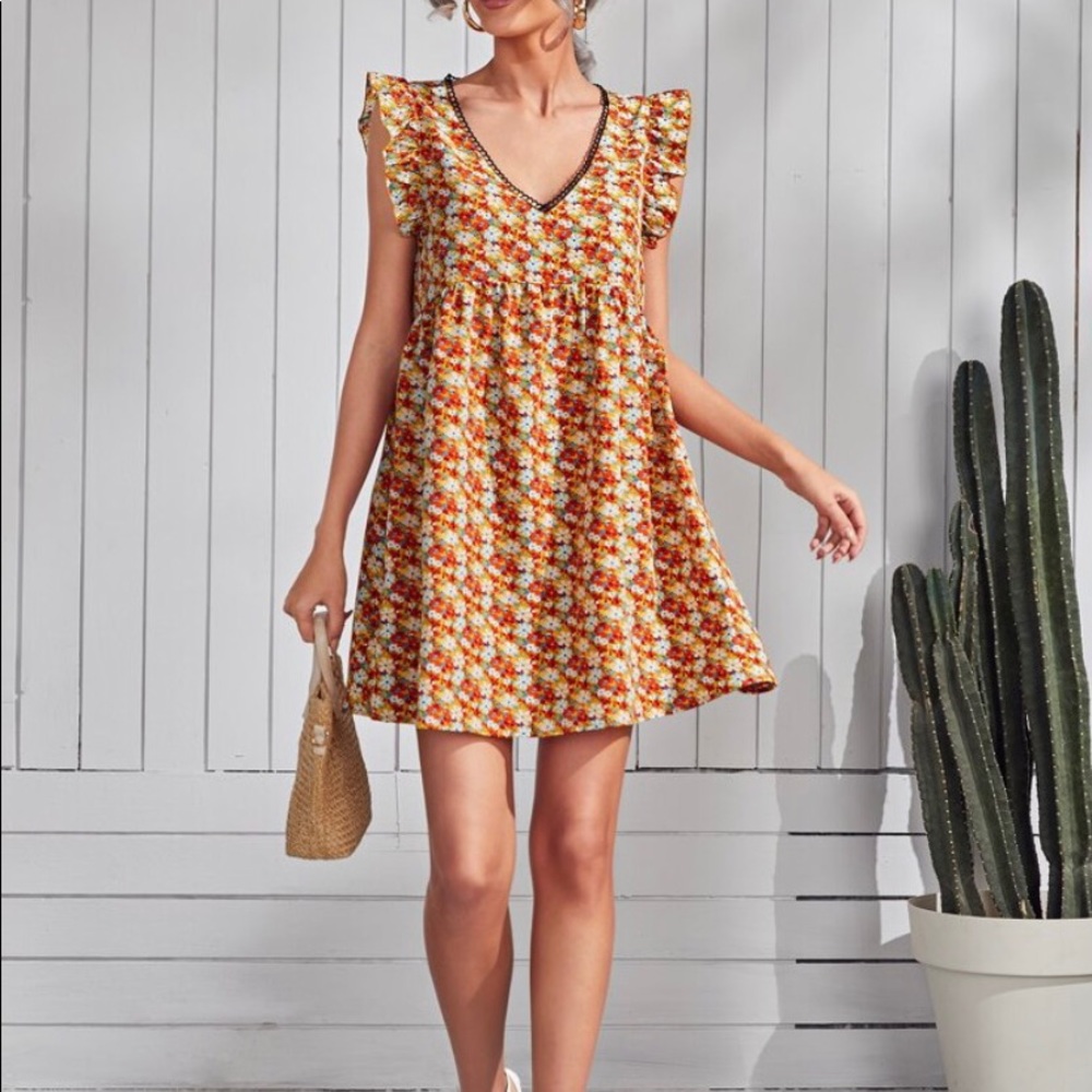 New Multi colored flowered dress. Scallop sleeves